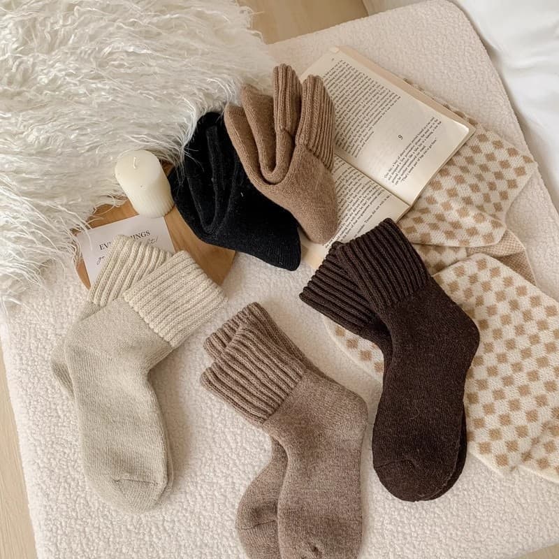 Womens Mid-calf Terry Socks For Fall And Winter