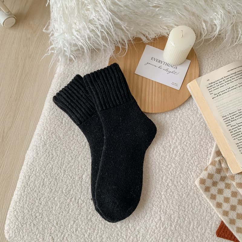 Womens Mid-calf Terry Socks For Fall And Winter — Black-Free Size